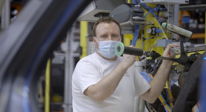 Video: Schutzmaßnahmen in der Produktion bei SKODA AUTO